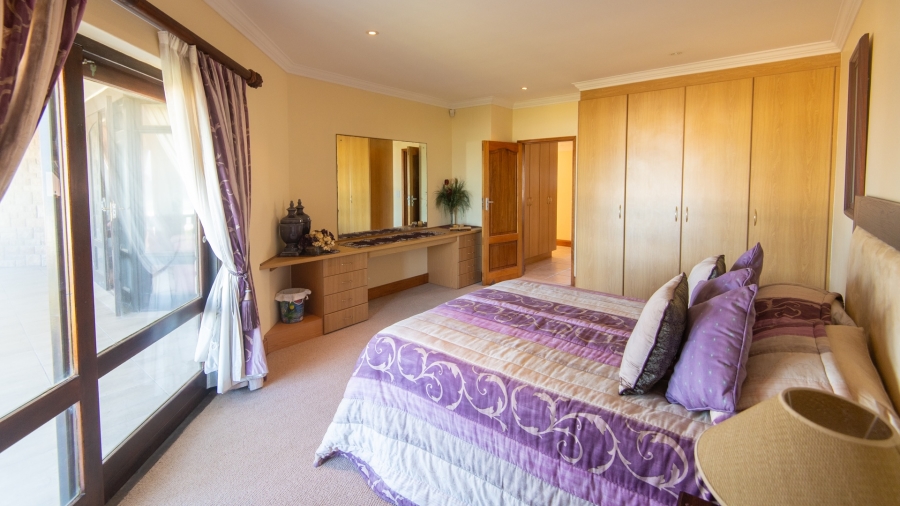 7 Bedroom Property for Sale in Outeniqua Strand Western Cape